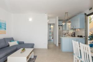 Kuchyň nebo kuchyňský kout v ubytování Waves Apartments Harmony Glyfada Corfu