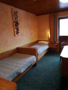 Postel nebo postele na pokoji v ubytování Hotel Wirt Z'Minsta