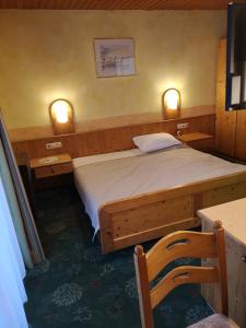 Postel nebo postele na pokoji v ubytování Hotel Wirt Z'Minsta