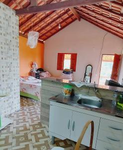 Kuchyň nebo kuchyňský kout v ubytování Chalé Anjo Gabriel II em São Tomé das Letras