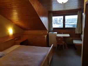 Postel nebo postele na pokoji v ubytování Hotel Wirt Z'Minsta