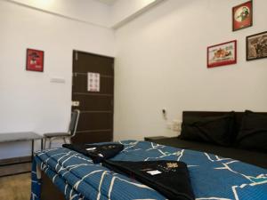 Postel nebo postele na pokoji v ubytování Marigold Stay