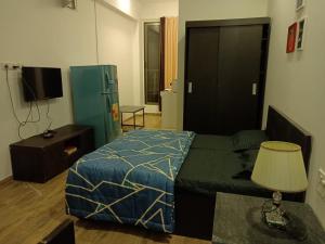 TV a/nebo společenská místnost v ubytování Marigold Stay