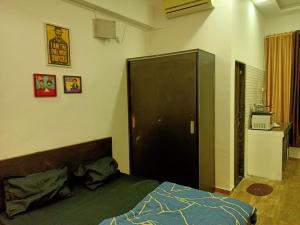 Postel nebo postele na pokoji v ubytování Marigold Stay