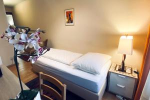 Posteľ alebo postele v izbe v ubytovaní Pension Hotel Mariahilf