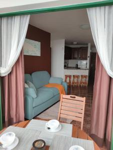Część wypoczynkowa w obiekcie Apartamento Vista al Mar