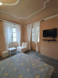 Μια τηλεόραση ή/και κέντρο ψυχαγωγίας στο House Nina