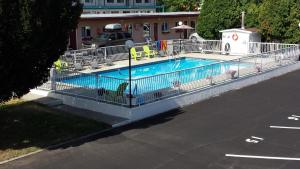 Piscina di Swiss Sunset Inn o nelle vicinanze