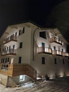 Budova, kde se apartmán nachází + 37 fotografií