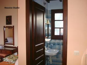A bathroom at Studio Nausica... a sense of paradise!