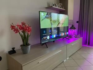 A television and/or entertainment centre at AGM Suite Rome Airport FCO - Attico Parco Leonardo