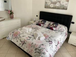 A bed or beds in a room at AGM Suite Rome Airport FCO - Attico Parco Leonardo