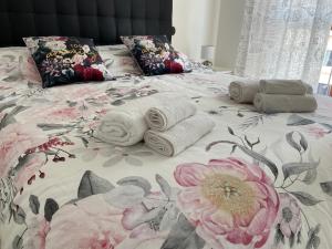 A bed or beds in a room at AGM Suite Rome Airport FCO - Attico Parco Leonardo