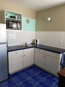 Kuchyň nebo kuchyňský kout v ubytování Marazul Dive Apartment F1