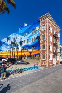 a building with a mural on the side of it at Venice Suites in Los Angeles