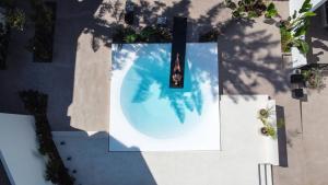 Бассейн в Dyo Suites или поблизости