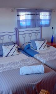 two beds sitting next to each other in a bedroom at EL DESVÁN in Santa Marta de Tormes