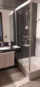 Koupelna v ubytování Apartamento Deluxe Edificio Torremar, frente al Mall Marina Arauco