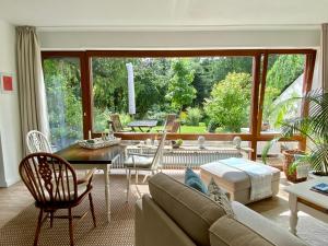 a living room with a couch and a table at Kleines Refugium in Bad Sachsa
