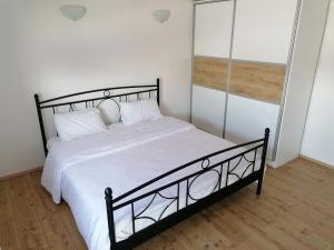 Postel nebo postele na pokoji v ubytování Rooms Delux Sarajevo