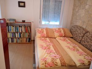 Posteľ alebo postele v izbe v ubytovaní Cseresznyés apartman