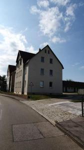 a large white building on the side of a street at Ferienwohnung klein Treben 2.0 in Fockendorf