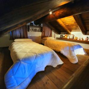 A bed or beds in a room at CHALET DI MONTAGNA, Valtournenche-Cervinia
