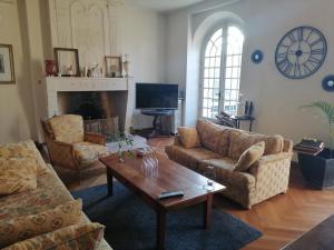 a living room with two couches and a coffee table at Chambre d hôte de la paix in La Rochefoucauld