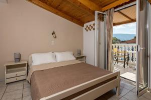 Postel nebo postele na pokoji v ubytování Hotel Tassia for families & couples - Apartments