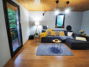 a living room with a couch and a table at Guest house Sara Latin in Latin