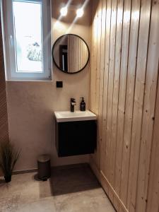 a bathroom with a sink and a mirror at Jaszczurowa Apartament II in Jaszczurowa