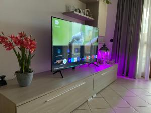A television and/or entertainment centre at AGM Suite Rome Airport FCO - Attico Parco Leonardo