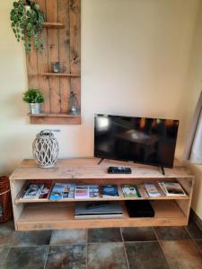 TV a/nebo společenská místnost v ubytování La Marilon