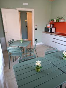 A kitchen or kitchenette at B&B VILLA PREZIOSA LAGO MAGGIORE