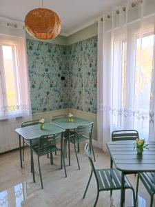 A seating area at B&B VILLA PREZIOSA LAGO MAGGIORE