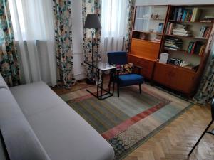 Oleskelutila majoituspaikassa Przytulny apartament przy Barbakanie