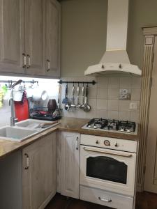 Cucina o angolo cottura di Retro Hostel & Tours