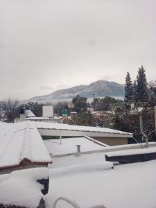 Una imagen general de la montaña o una montaña tomada desde la casa de vacaciones