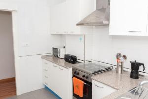 Kuchnia lub aneks kuchenny w obiekcie Apartamento Alexa, a 800mts Catedral WiFi Smart TV