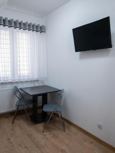 Televízia a/alebo spoločenská miestnosť v ubytovaní Agroturystyka u Aleksa