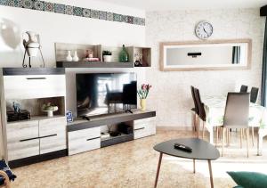 a living room with a television and a table at Apartsalou Haiti in Salou