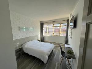TV a/nebo společenská místnost v ubytování Hotel Insurgentes