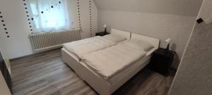 Ein Bett oder Betten in einem Zimmer der Unterkunft Haus Kunterbunt