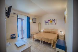 En eller flere senger på et rom på Hotel Ristorante Il Vascello
