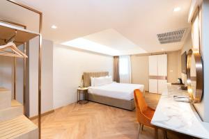 Ein Bett oder Betten in einem Zimmer der Unterkunft Away Bangkok Riverside Kene