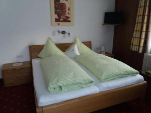 Llit o llits en una habitació de Pension Sonnenhof