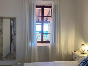 Postel nebo postele na pokoji v ubytování "Es Vell Marí" Casa en primera línea con vistas al mar, parking privado y WiFi