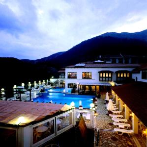 Nespecifikovaný výhled na hory nebo výhled na hory při pohledu z hotelu