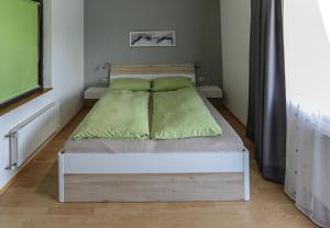 Posteľ alebo postele v izbe v ubytovaní Pension Villa Louise