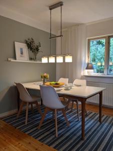 a dining room with a table and chairs at Haus Hygge in Holm